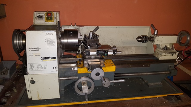 Bild der alten Drehmaschine Quantum D250x400E